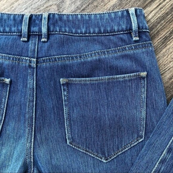 L.L. Bean Classic Fit Straight Leg Mid-Rise Medium Wash Size 4 - Picture 9 of 9